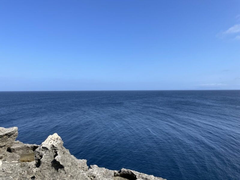 残波岬の絶壁からの風景