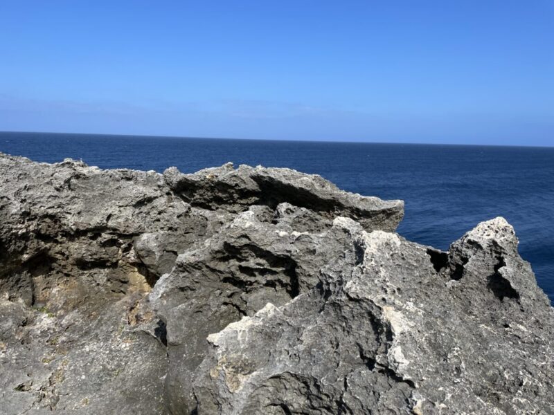 残波岬の絶壁
