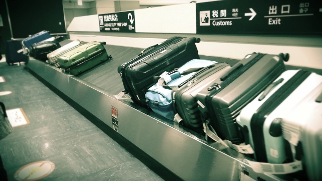 空港の荷物カウンター