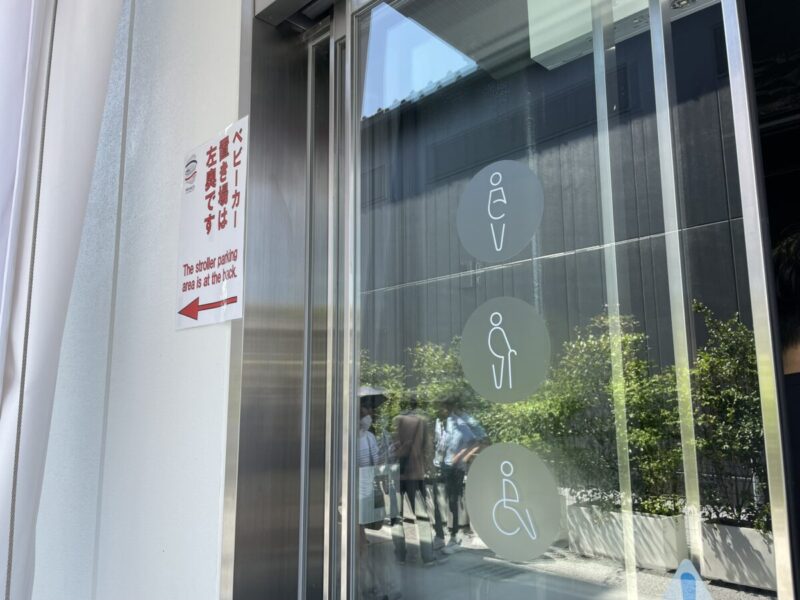 フランス館の裏口